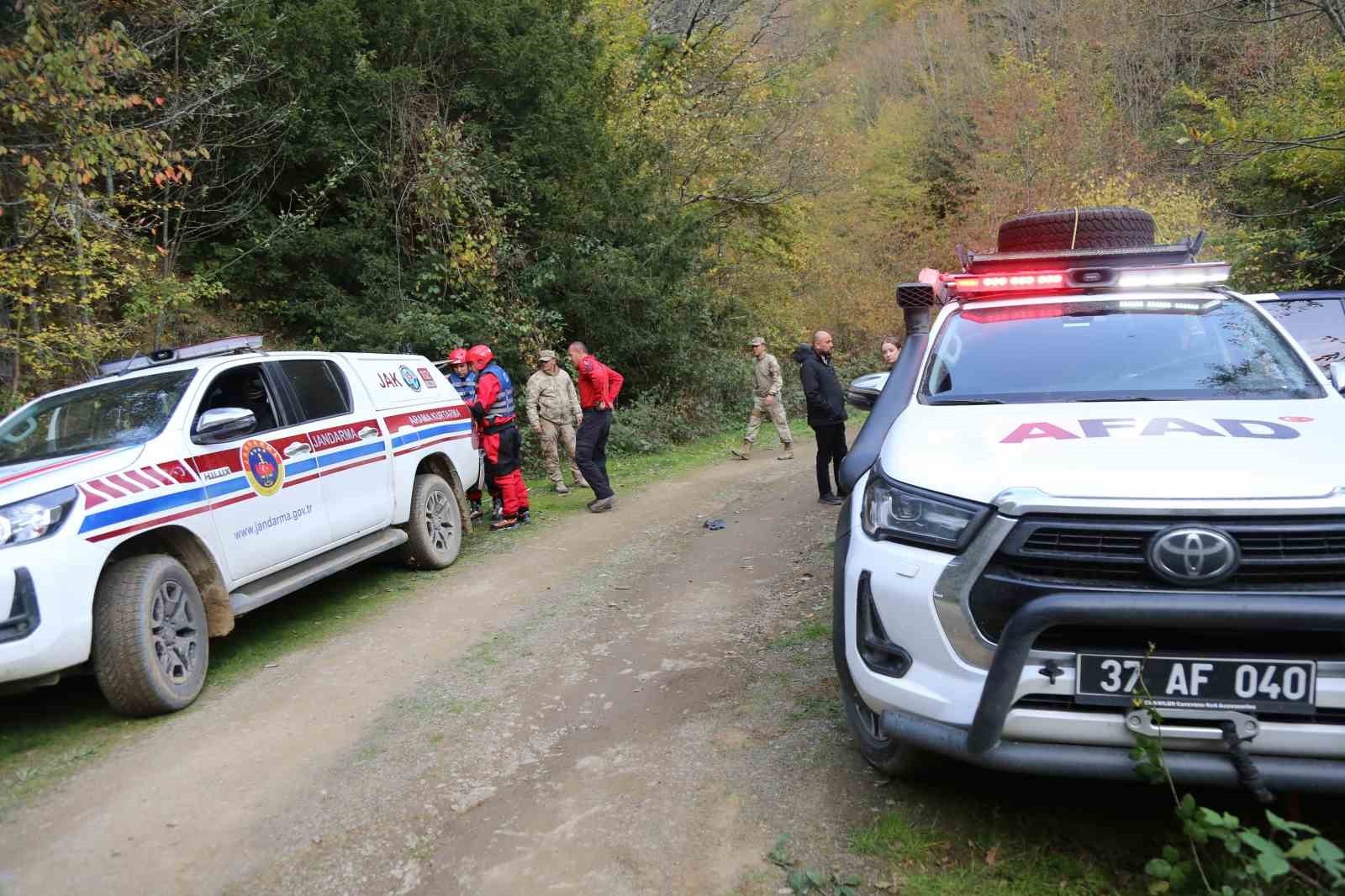 KASTAMONU'NUN BOZKURT İLÇESİNDE KAYBOLAN ANNE İLE 5 YAŞINDAKİ OĞLUNU ARAMA ÇALIŞMALARI İLİŞLİ...