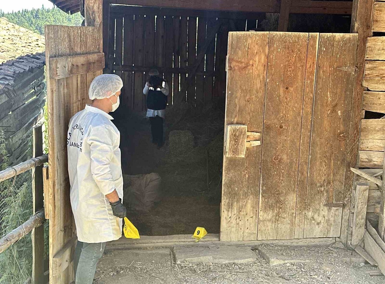KASTAMONU’DA SAMANLIKTA BALTA İLE ÖLDÜRÜLDÜKTEN SONRA ÇUVALA KOYUP DEREYE ATILAN ŞAHSIN...