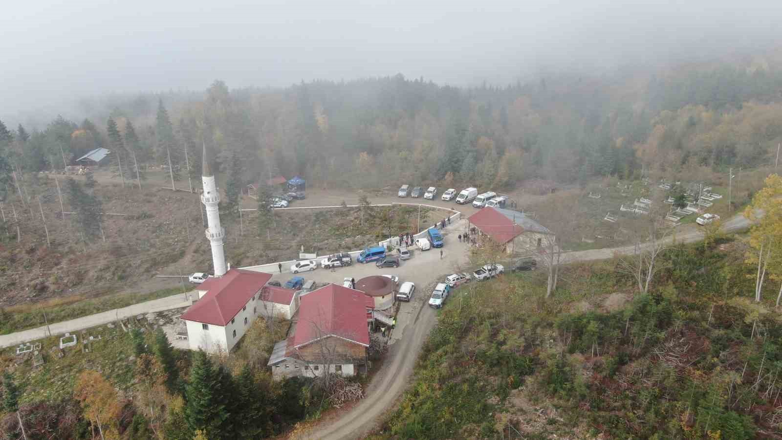 KASTAMONU’NUN BOZKURT İLÇESİNDE PAZAR GÜNÜ KAYIP OLARAK İHBAR EDİLEN ANNE İLE 5 YAŞINDAKİ OĞLUNUN...