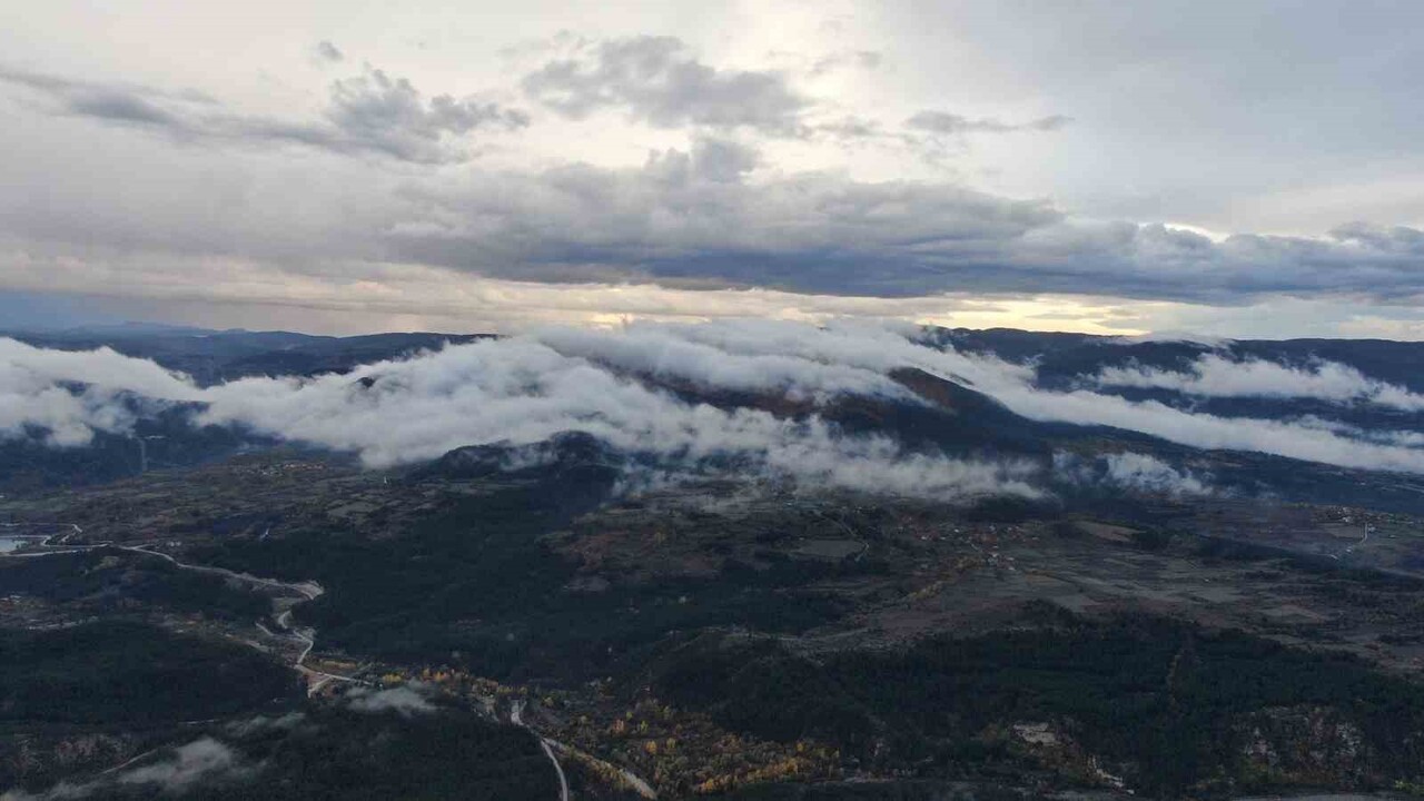 KASTAMONU’NUN YAYLALARINDA ARALIKLARLA DEVAM EDEN YAĞIŞ VE SİSLİ HAVA, ORTAYA KARTPOSTALLIK...