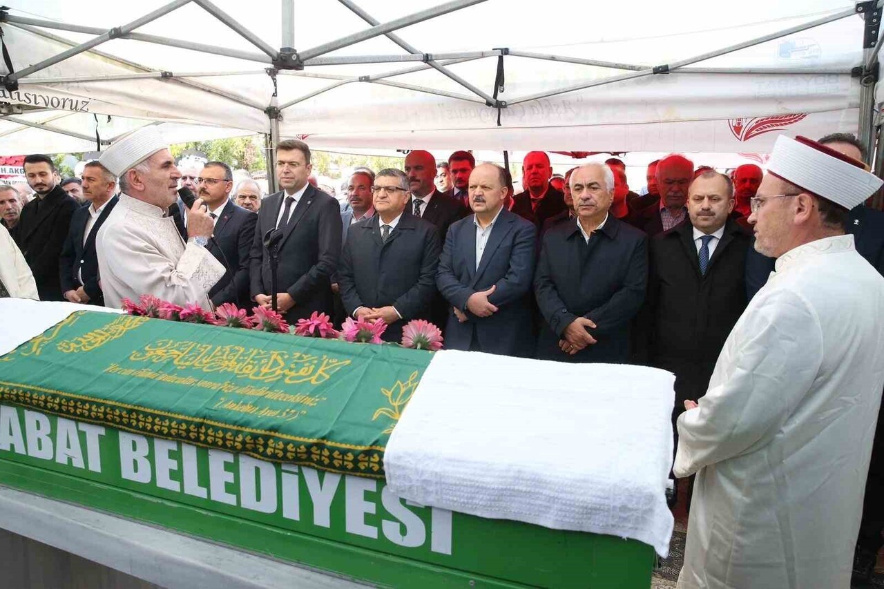 KASTAMONU VALİSİ MEFTUN DALLI'NIN VEFAT EDEN ANNESİ ŞEHRİ DALLI, SİNOP'UN BOYABAT İLÇESİNDE...