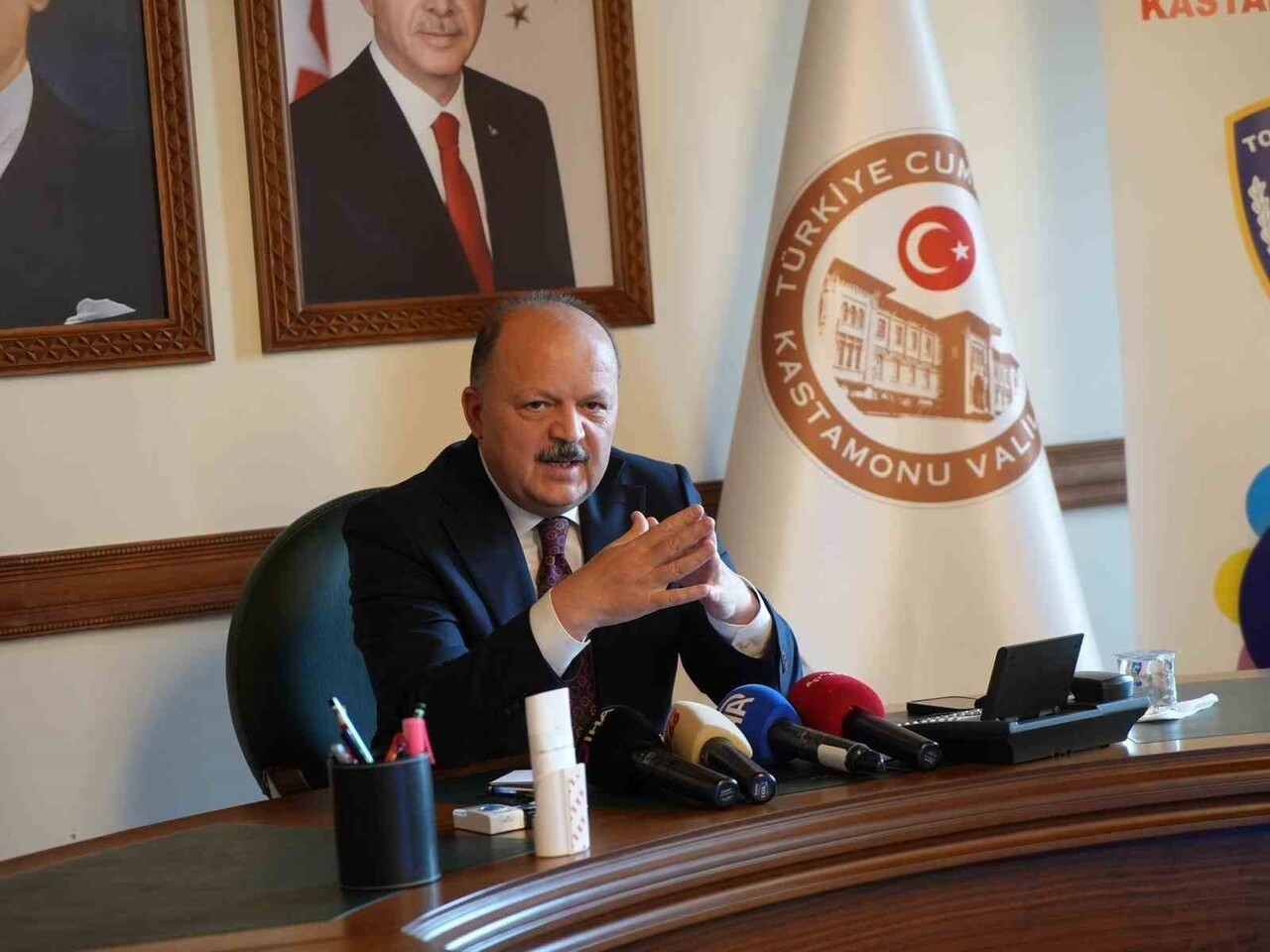 KASTAMONU VALİSİ MEFTUN DALLI’NIN 94 YAŞINDAKİ ANNESİ ŞEHRİ DALLI HAYATINI KAYBETTİ.