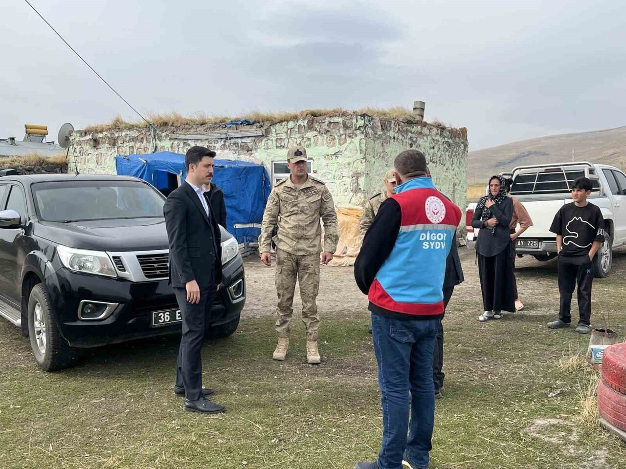 KAYMAKAM KAHRAMAN’DAN EV ZİYARETİ(KARS-İHA)