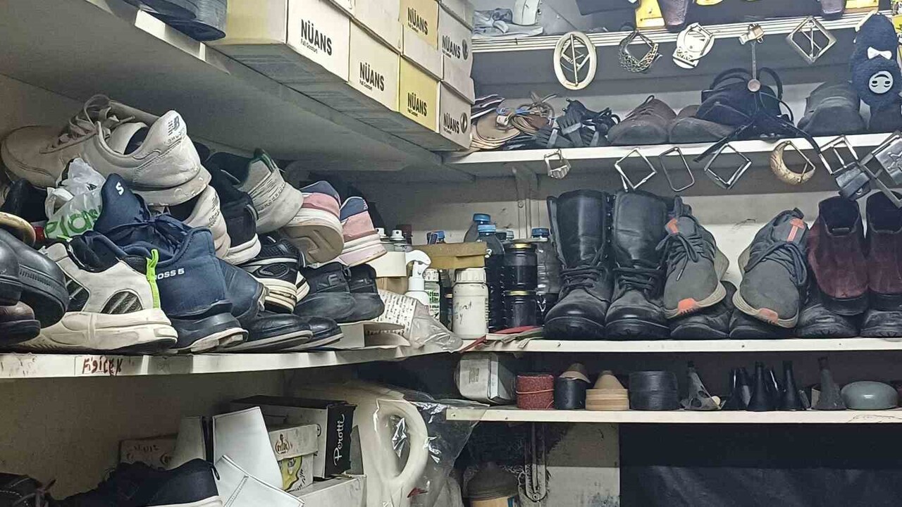 KAYSERİ'DE 60 YAŞINDAKİ AYAKKABI TAMİRCİSİ MEHMET UZBOYALI; HAYIRSEVERLERİN GETİRMİŞ OLDUĞU...