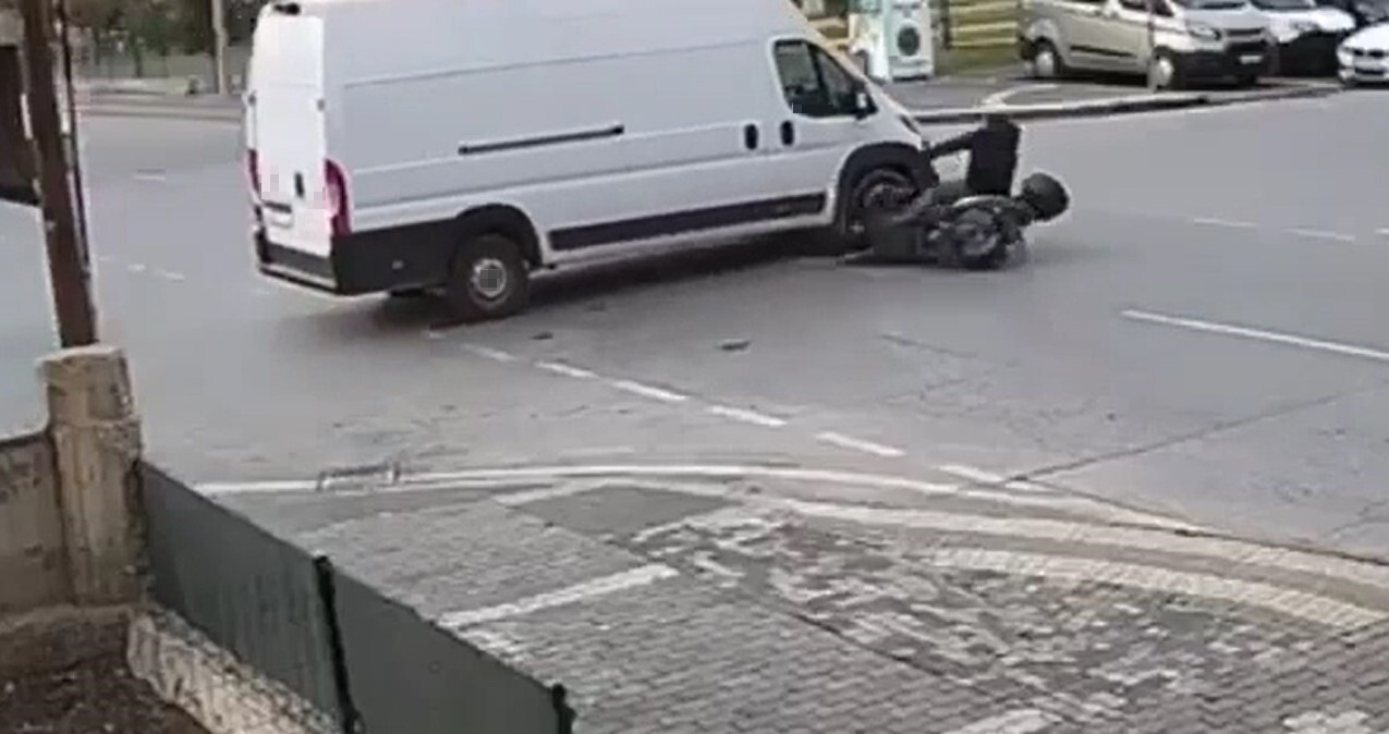 KAYSERİ'DE MEYDANA GELEN MADDİ HASARLI VE YARALAMALI TRAFİK KAZALARI GÜVENLİK KAMERALARINA...