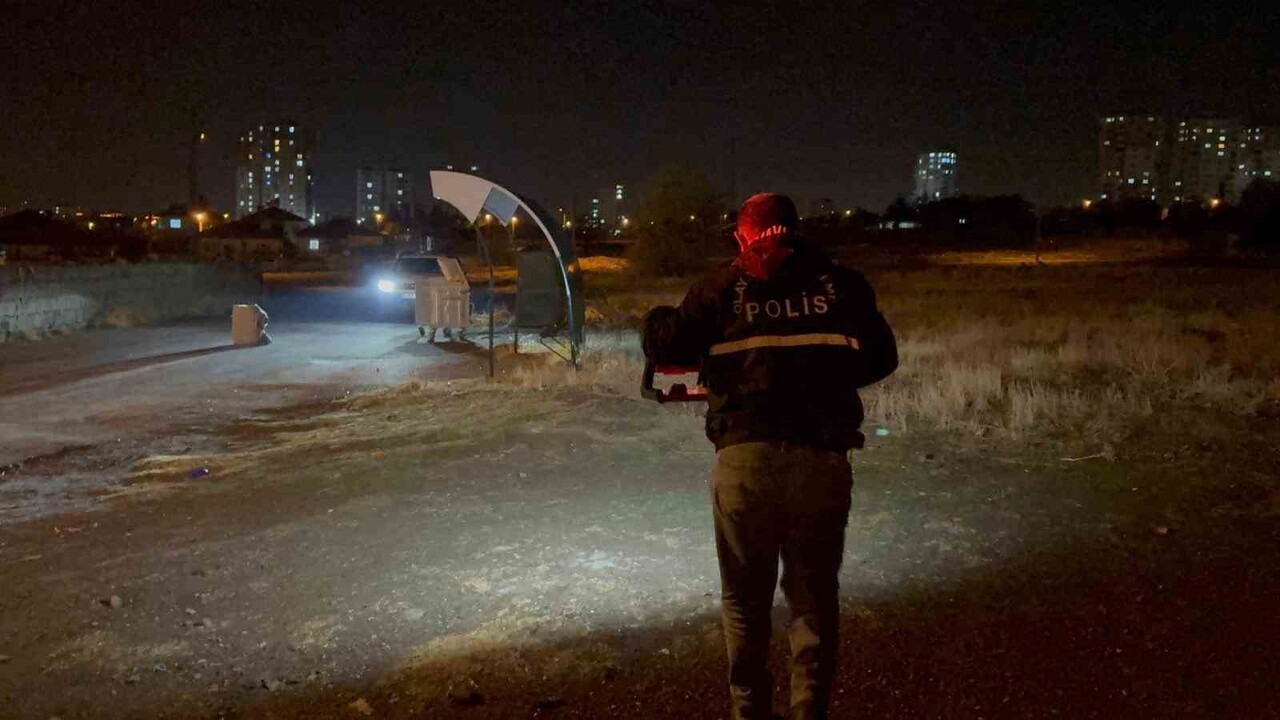 KAYSERİ'NİN MELİKGAZİ İLÇESİNDE ÇIKAN BIÇAKLI KAVGADA 1 KİŞİ YARALANDI.