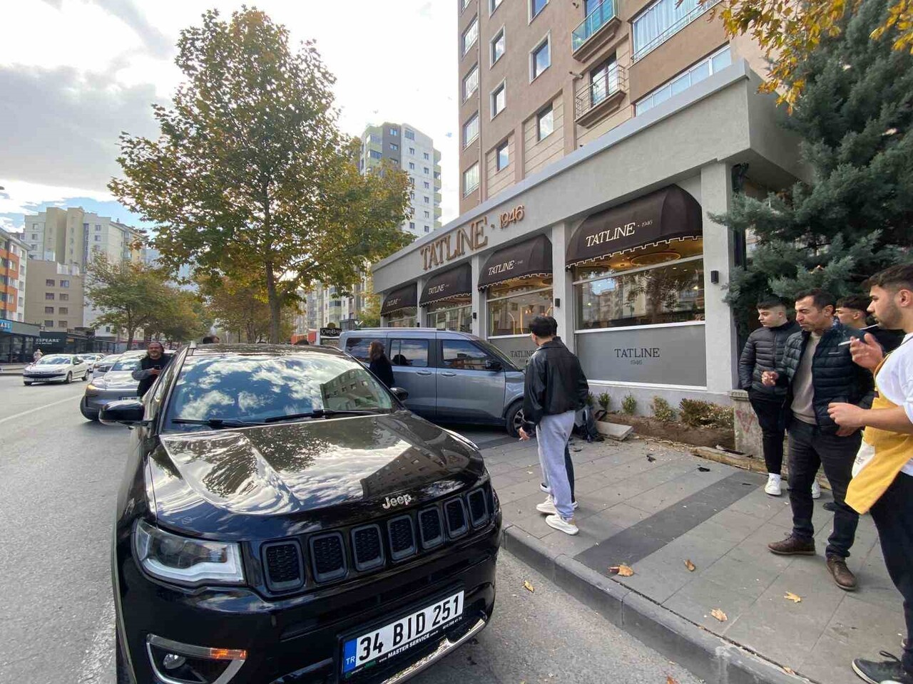 KAYSERİ'NİN TALAS İLÇESİNDE HAFF TİCARİ ARAÇ İLE JEEP ÇARPIŞTI.