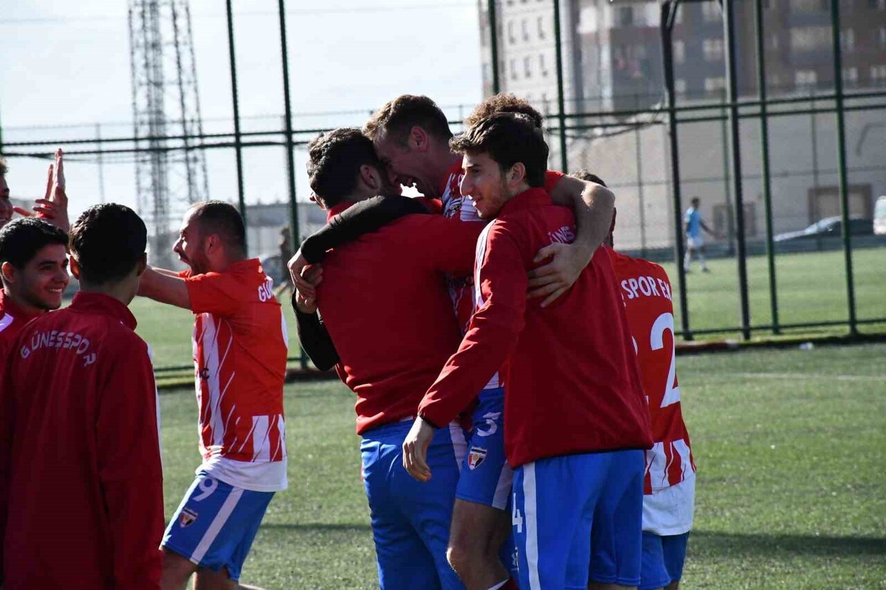 KAYSERİ 1. AMATÖR KÜME B GRUBU'NDA ŞAMPİYONLUK MÜCADELESİ VEREN KAYSERİ ÜLKÜSPOR; LİGİN 10....