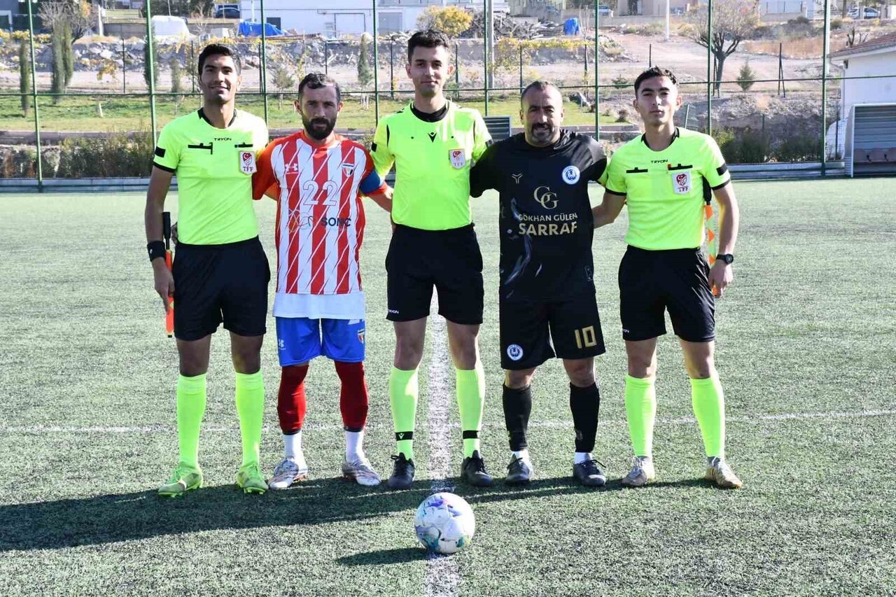 KAYSERİ 1. AMATÖR KÜME B GRUBU'NDA ŞAMPİYONLUK MÜCADELESİ VEREN KAYSERİ ÜLKÜSPOR; LİGİN 10....