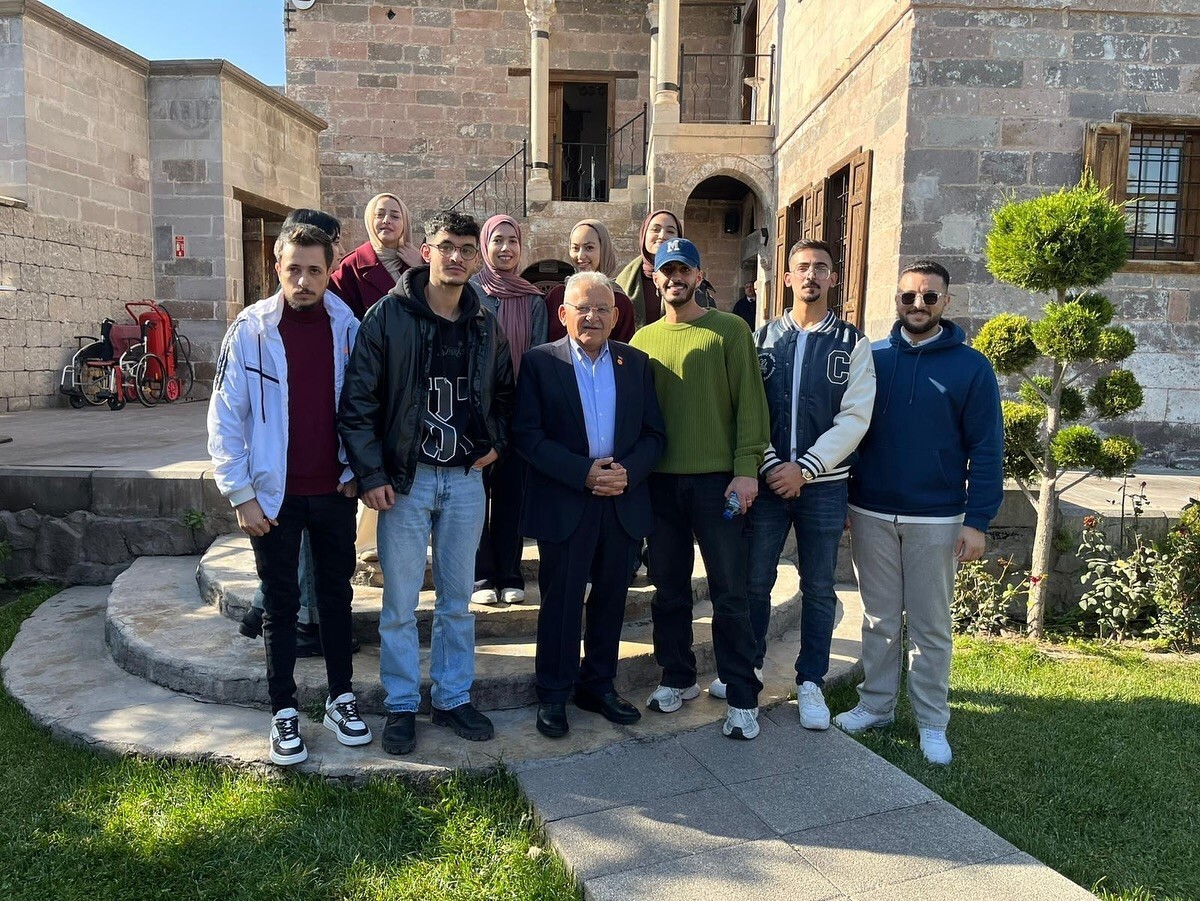 KAYSERİ BÜYÜKŞEHİR BELEDİYE BAŞKANI DR. MEMDUH BÜYÜKKILIÇ, KADEM GENÇ GÖNÜLLÜLERİ VE FİLİSTİNLİ...
