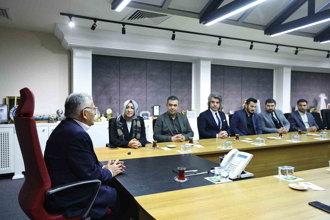 KAYSERİ BÜYÜKŞEHİR BELEDİYE BAŞKANI DR. MEMDUH BÜYÜKKILIÇ, KAYSERİ’NİN İLK KADIN İLÇE BAŞKANI...