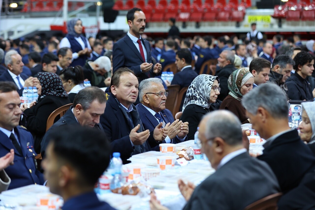 KAYSERİ BÜYÜKŞEHİR BELEDİYE BAŞKANI DR. MEMDUH BÜYÜKKILIÇ, KAYSERİ VALİSİ GÖKMEN ÇİÇEK İLE...