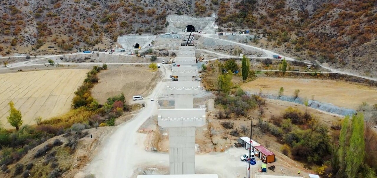 KAYSERİ BÜYÜKŞEHİR BELEDİYE BAŞKANI DR. MEMDUH BÜYÜKKILIÇ; YERKÖY-KAYSERİ YÜKSEK HIZLI TREN...