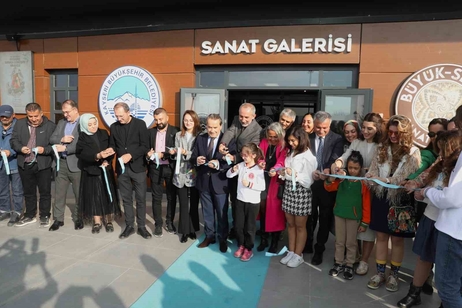 KAYSERİ BÜYÜKŞEHİR BELEDİYESİ BÜNYESİNDE FAALİYET GÖSTEREN BÜYÜK ŞEHİR SANAT GALERİSİ’NDE ‘AHŞAP...