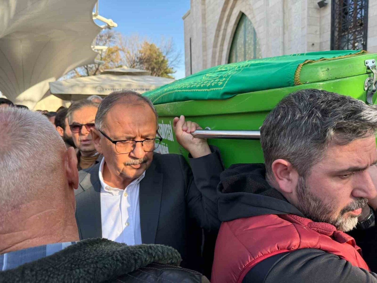 KAYSERİ’DE İŞ VE SİYASET DÜNYASININ TANINAN SİMALARINDAN OLAN ŞEREF YAROĞLU HAYATINI...