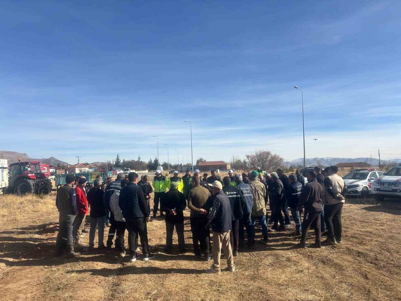 KAYSERİ İL JANDARMA KOMUTANLIĞI TARAFINDAN PINARBAŞI İLÇESİNDE 'REFLEKTÖR TAK, GÖRÜNÜR OL' PROJESİ...