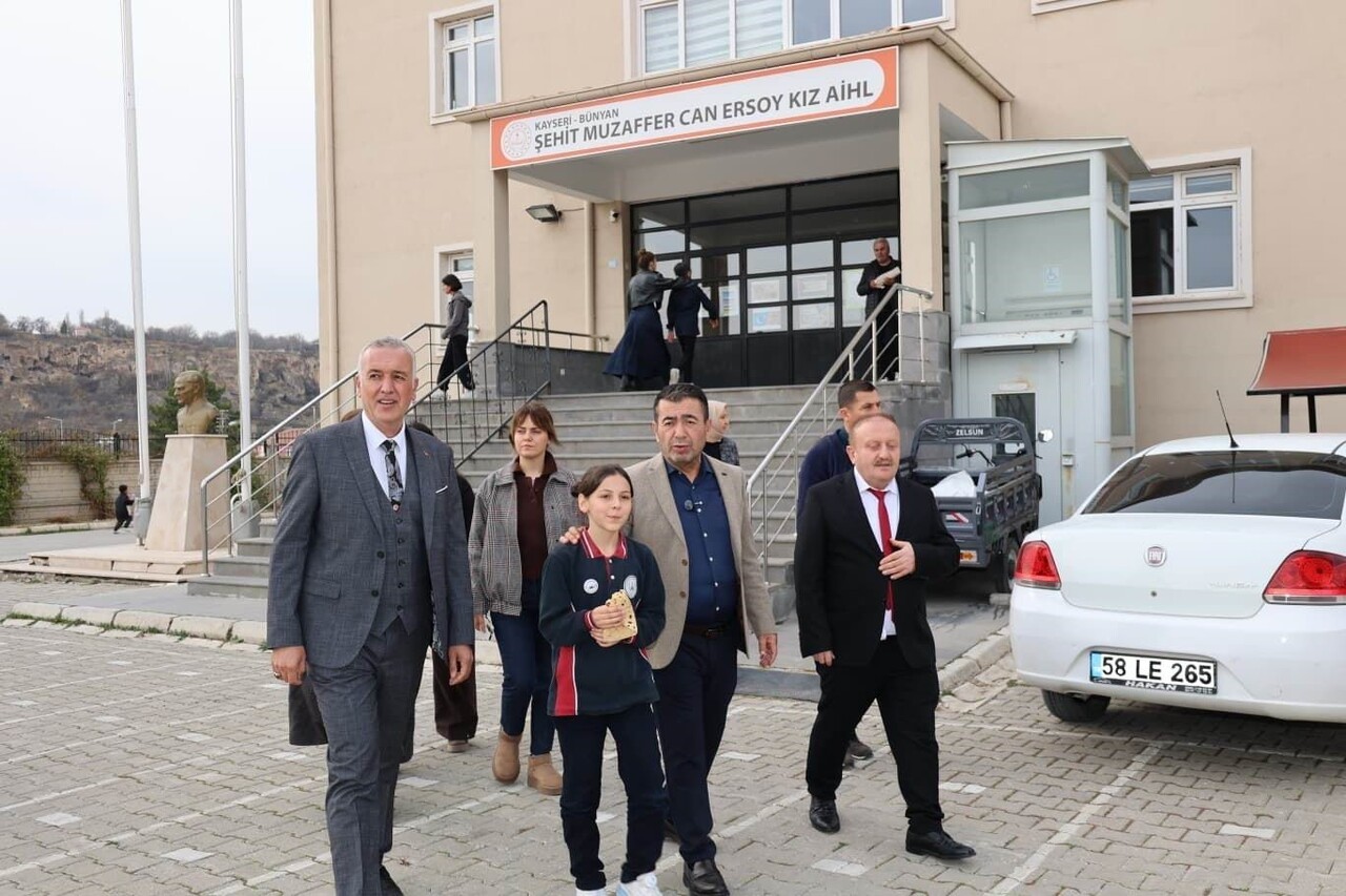 KAYSERİ’NİN BÜNYAN İLÇESİNDE ŞEHİT MUZAFFER CAN ERSOY KIZ ANADOLU İMAM HATİP LİSESİ TARAFINDAN...