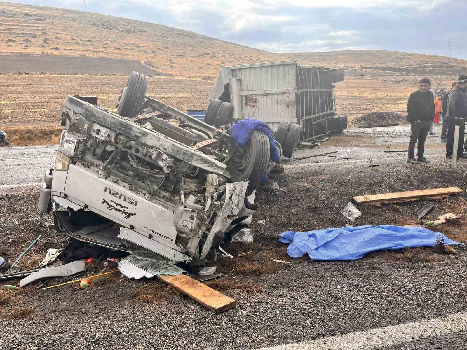 KAYSERİ’NİN İNCESU İLÇESİNDE MEYDANA GELEN ZİNCİRLEME TRAFİK KAZASINDA İLK BİLGİLERE GÖRE ÖLÜ VE...