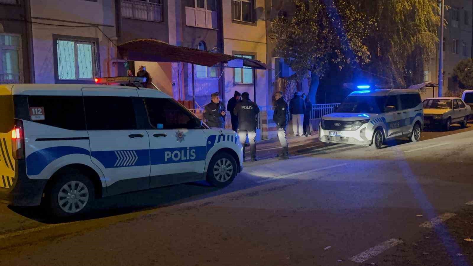 KAYSERİ’NİN KOCASİNAN İLÇESİNDE 4’ÜNCÜ KATTAKİ İKAMETİNİN PENCERESİNDEN DÜŞEN 18 YAŞINDAKİ GENÇ...