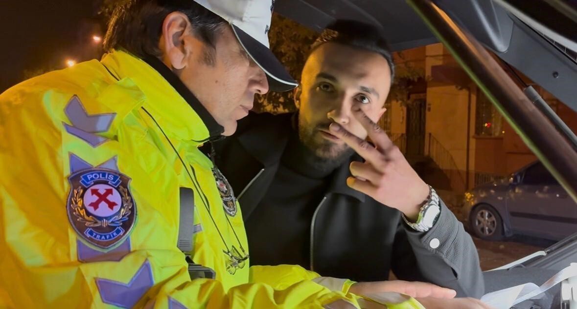 KAYSERİ’NİN KOCASİNAN İLÇESİNDE UYGULAMA YAPAN POLİS EKİPLERİNİN ‘DUR’ İHTARINA UYMAYAN SÜRÜCÜ...