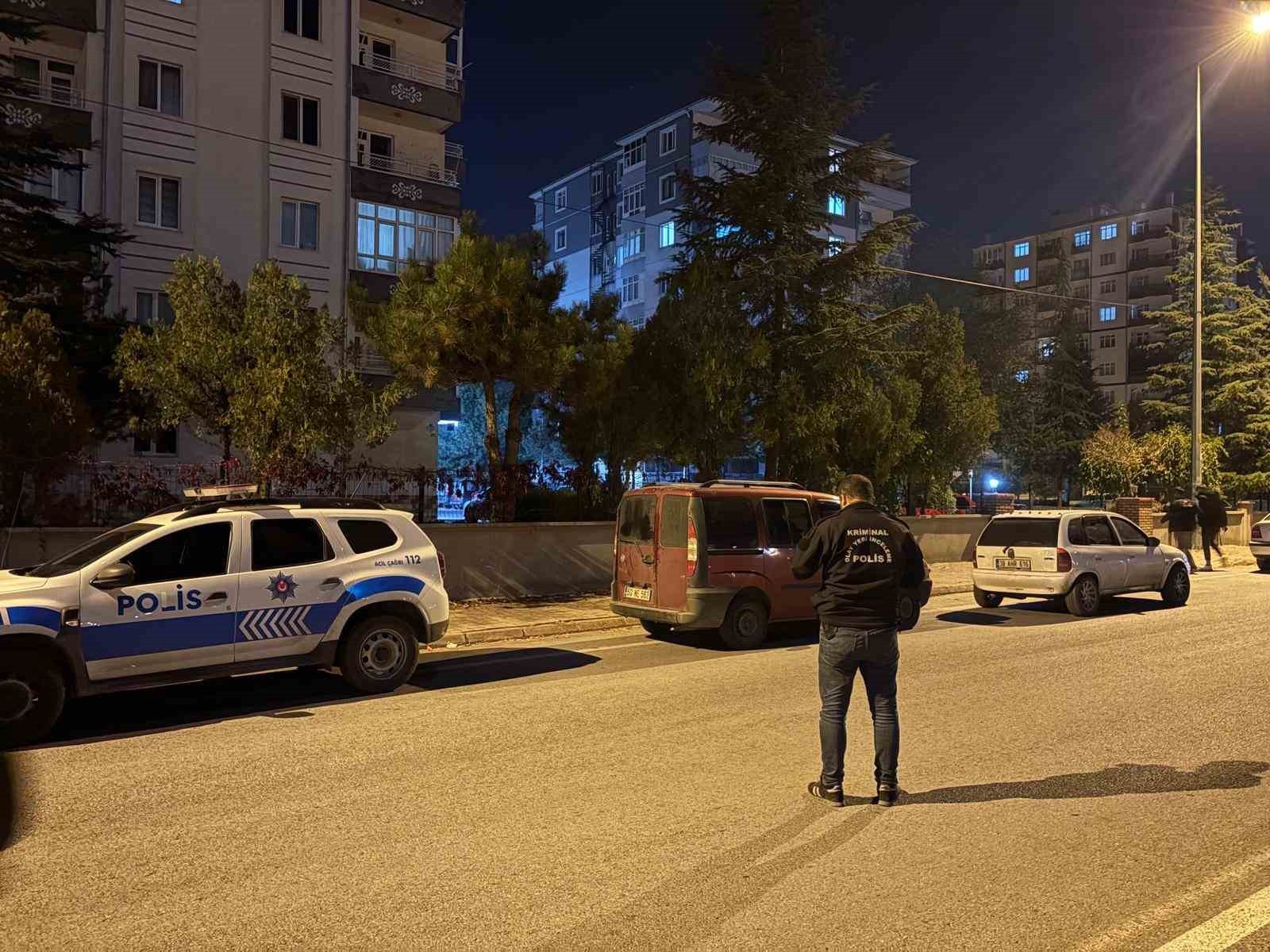 KAYSERİ’NİN MELİKGAZİ İLÇESİNDE EVDE YALNIZ YAŞAYAN 82 YAŞINDAKİ YAŞLI ADAM EVİNDE ÖLÜ BULUNDU....