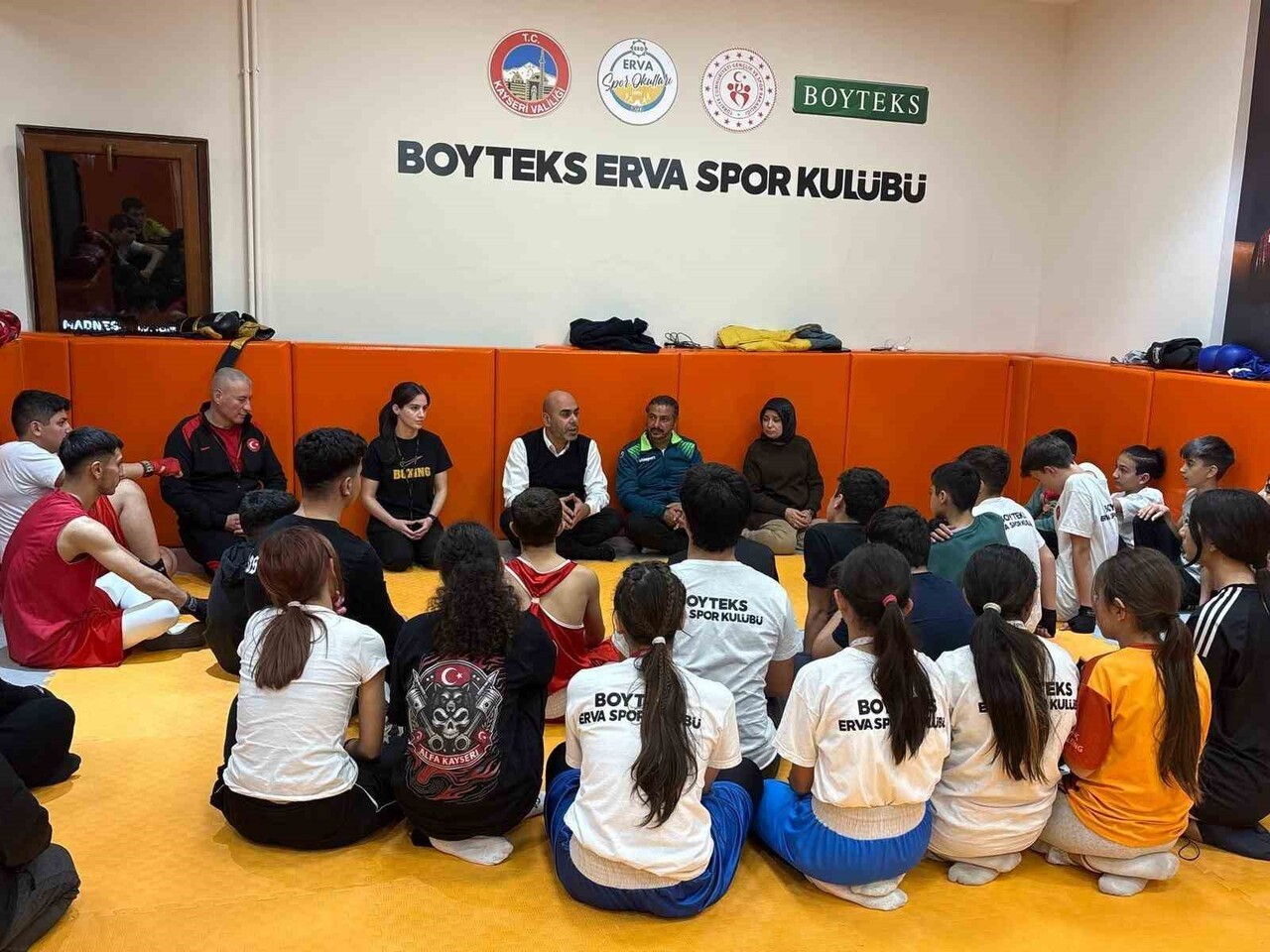 KAYSERİ VALİSİ GÖKMEN ÇİÇEK’İN HİMAYELERİNDE AÇILIŞI YAPILAN BOYTEKS ERVA SPOR OKULU SPORCULARINA...