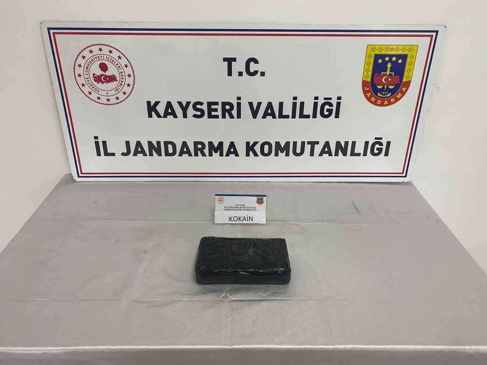 KAYSERİ VALİSİ GÖKMEN ÇİÇEK, JANDARMA EKİPLERİ TARAFINDAN YAPILAN OPERASYONDA 1 KİLO 200 GRAM...