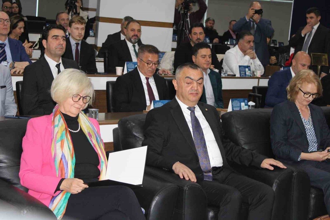 KAYSO KONFERANS SALONU'NDA; ALMANYA FEDERAL CUMHURİYETİ BÜYÜKELÇİSİ SİBYLLE KATHARİNA SORG'UN...