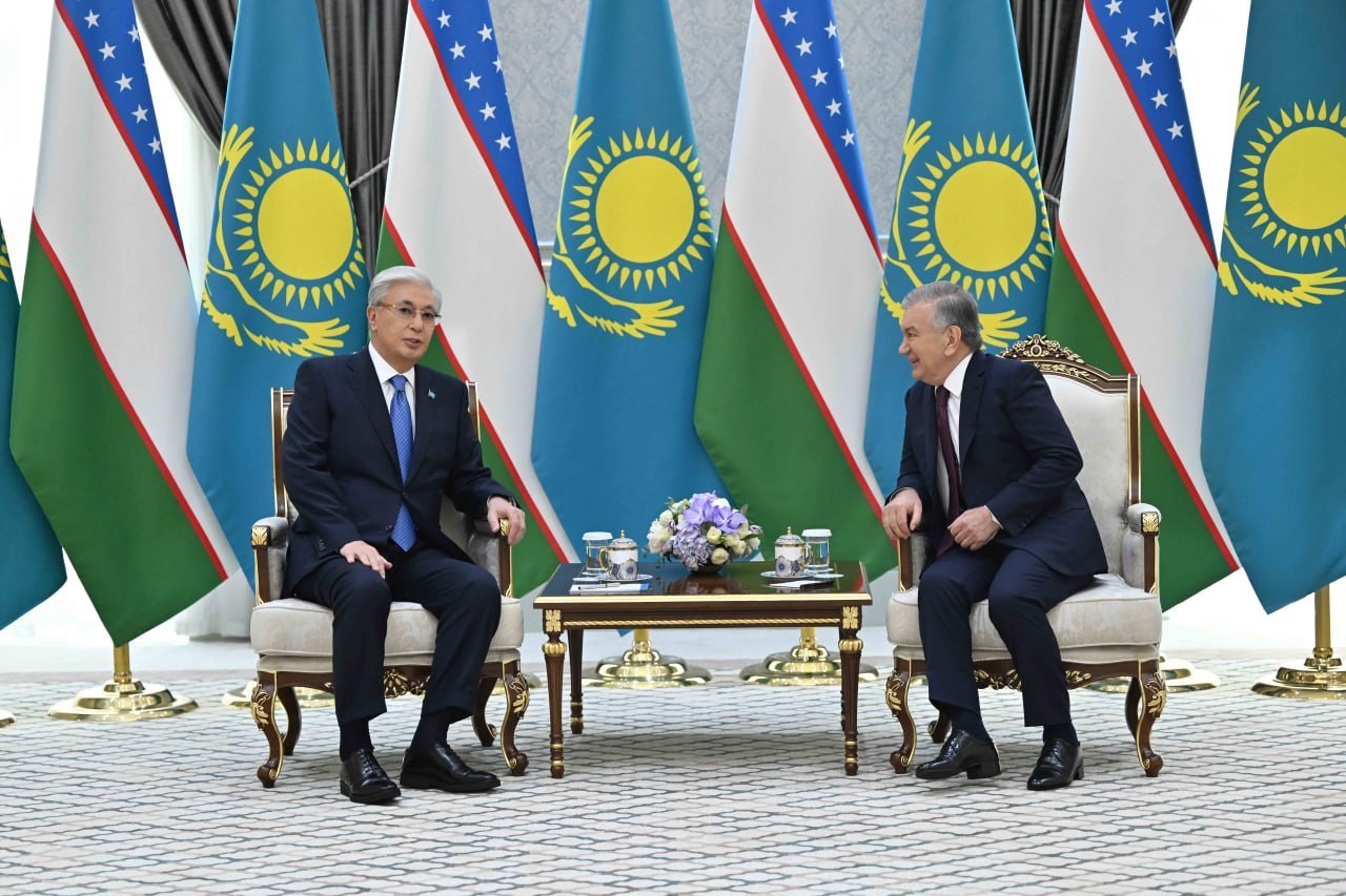 KAZAKİSTAN CUMHURBAŞKANI KASIM CÖMERT TOKAYEV’E ÖZBEKİSTAN’IN EN YÜKSEK DEVLET NİŞANI "YÜKSEK...