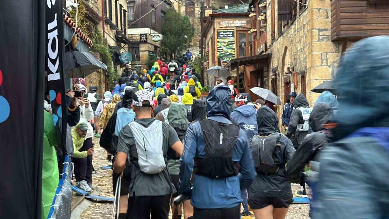KAZDAĞLARI’NDA DÜZENLENEN KAR SPOR İDA ULTRA MARATONU, YOĞUN SAĞANAK YAĞIŞA RAĞMEN SORUNSUZ...