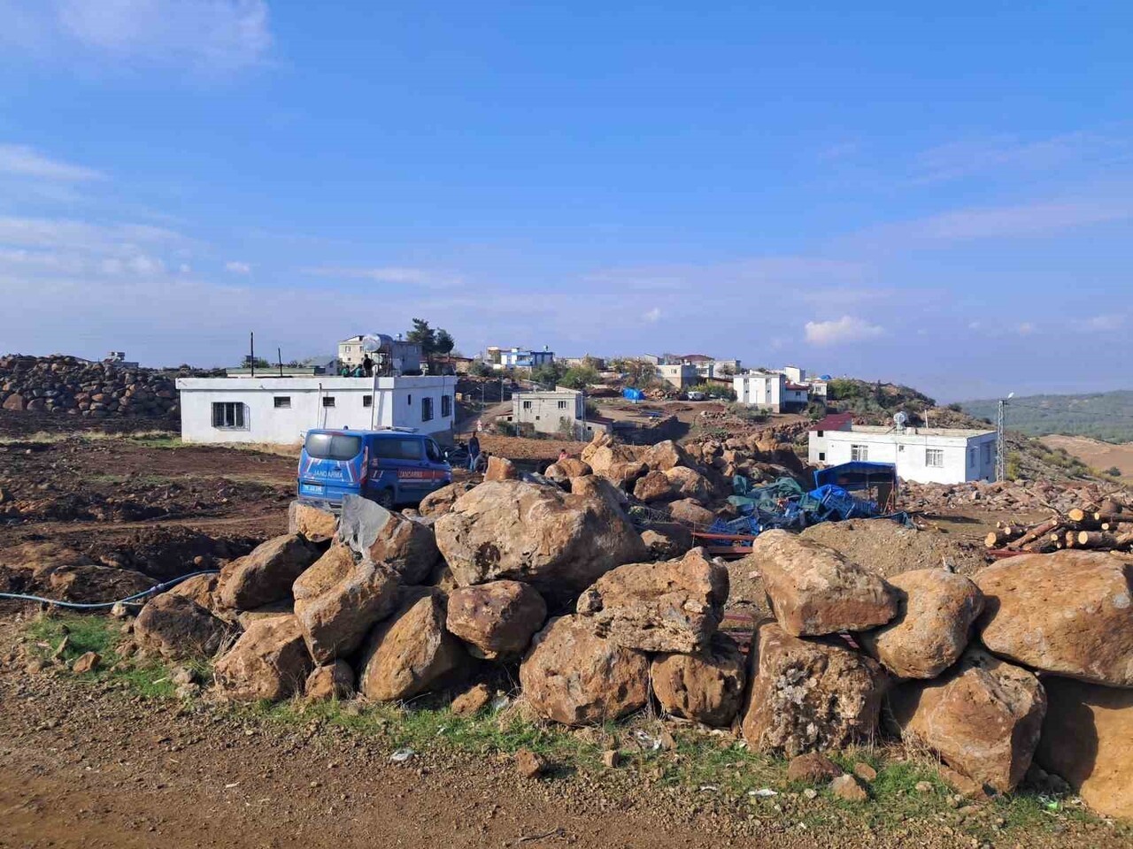 KİLİS'TE BİR KİŞİNİN SİLAHLA ÖLDÜRÜLMESİYLE İLGİLİ GÖZALTINA ALINAN KARI KOCA...