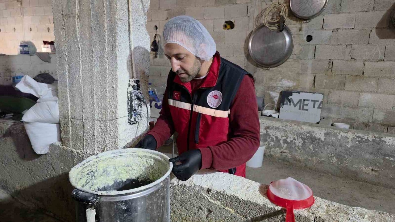 KİLİS’TE KAÇAK SÜT ÜRÜNÜ ÜRETİMİ YAPILAN ADRESE 315 BİN TL CEZA