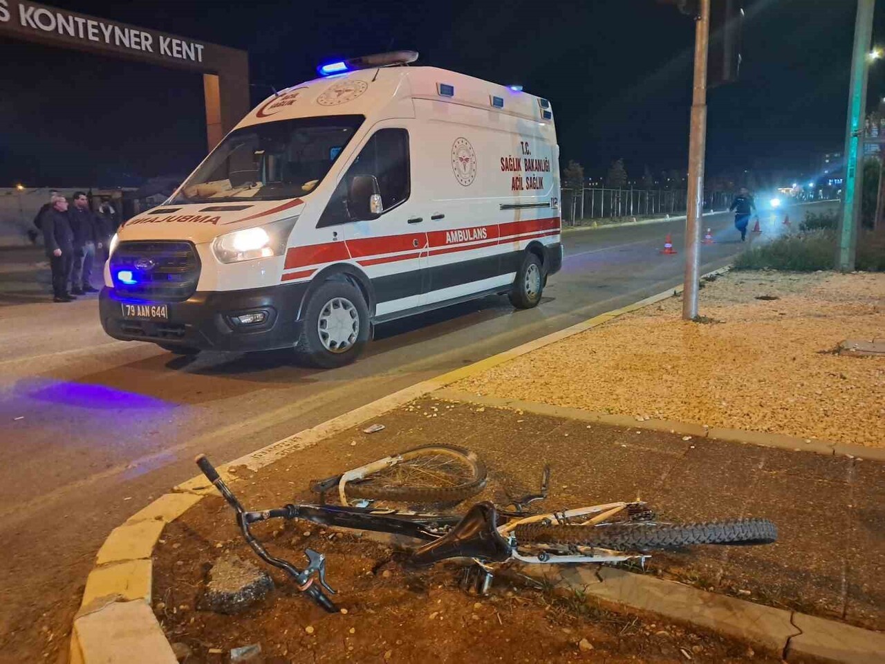 KİLİS’TE OTOMOBİLLE ÇARPIŞAN BİSİKLETLİ HAYATINI KAYBETTİ