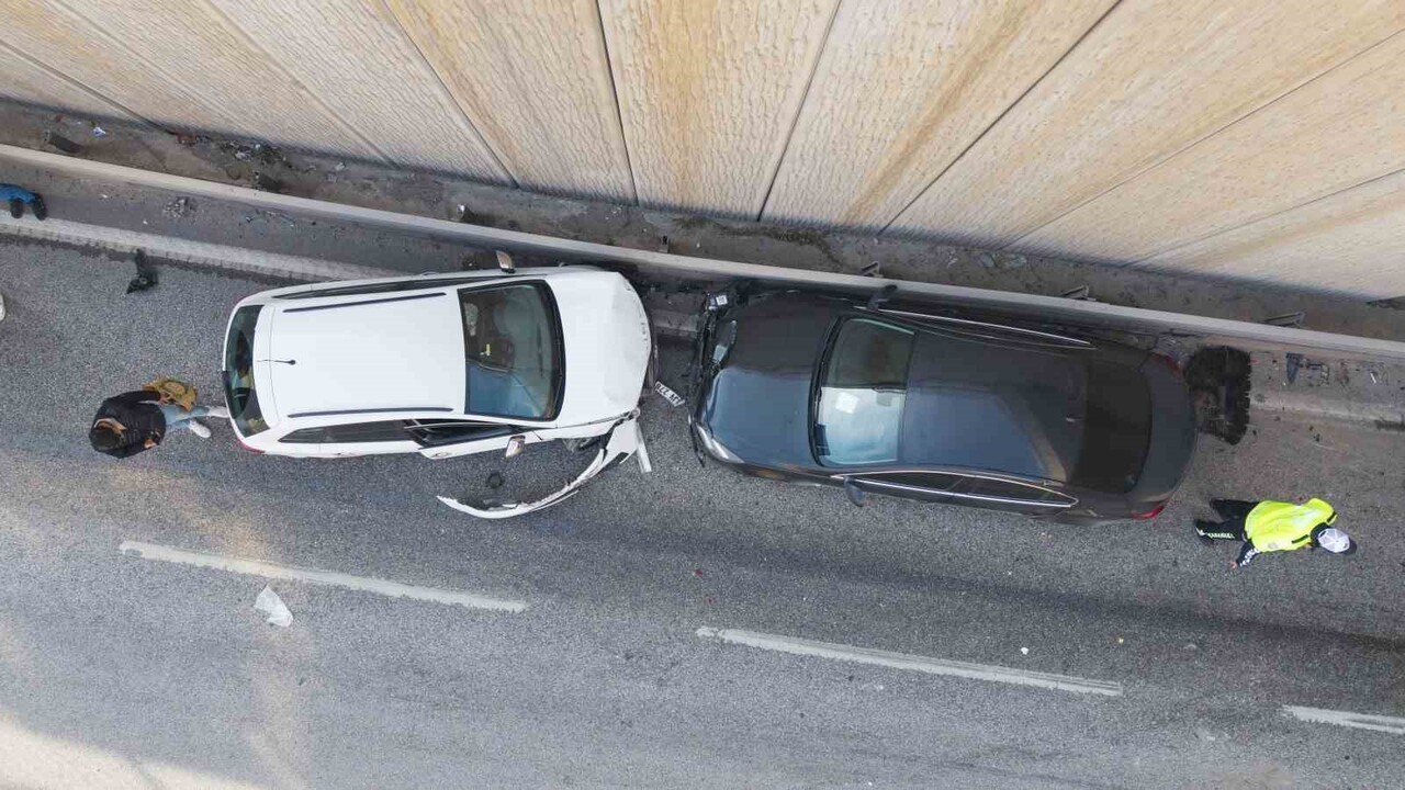 KIRIKKALE'DE DÖKÜLEN AKARYAKITTAN KAYNAKLANAN 4 ARACIN KARIŞTIĞI KAZADA 9 KİŞİ YARALANDI.