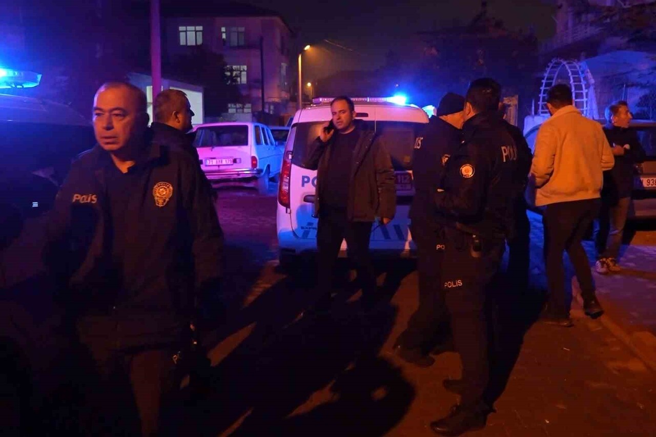 KIRIKKALE'DE KARDEŞİ TARAFINDAN GÖĞSÜNDEN BIÇAKLANAN 47 YAŞINDAKİ GÜVENLİK GÖREVLİSİ, AĞIR YARALI...