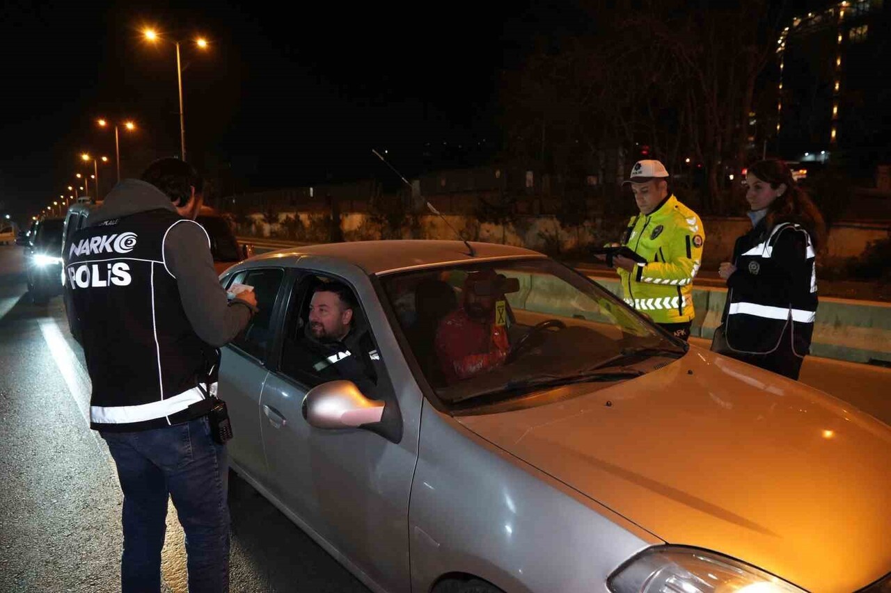 KIRIKKALE'DE POLİS VE JANDARMA EKİPLERİNİN KATILIMIYLA GENİŞ KAPSAMLI "HUZUR-71" UYGULAMASI...