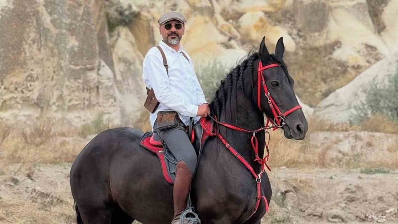 KIRIKKALE'NİN KARACAALİ KÖYÜNDE ATIYLA GEZİNTİ YAPARKEN DEMİR DİREĞE ÇARPARAK AĞIR YARALANAN...