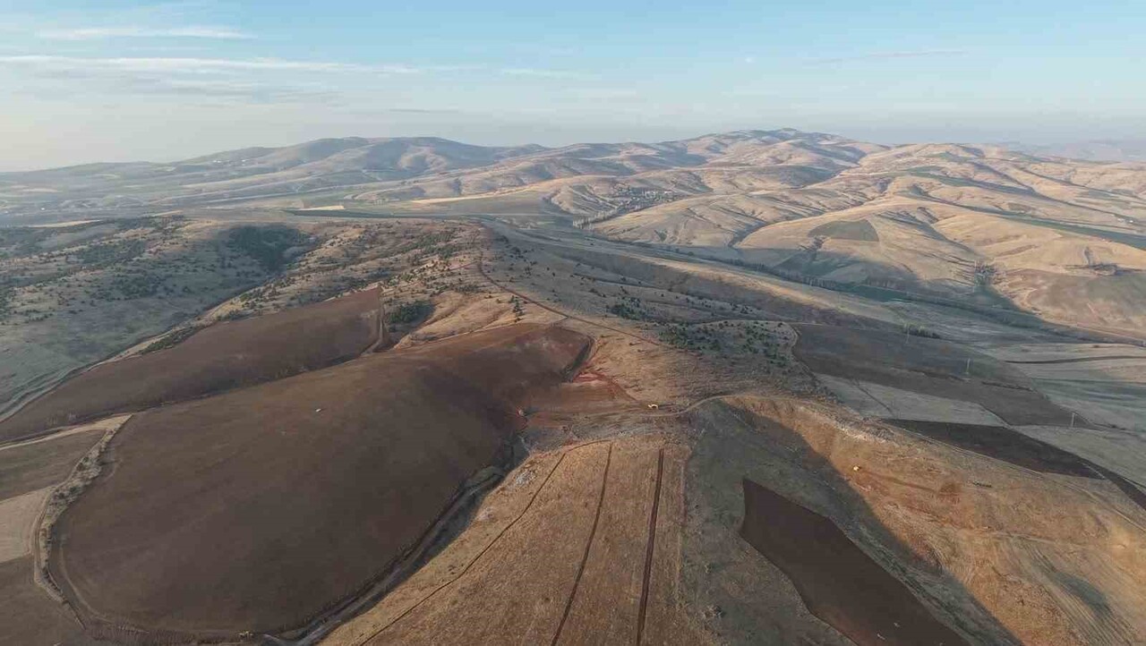 KIRIKKALE'NİN KESKİN İLÇESİNDE GÜNEŞ PANELİ PROJESİ İÇİN YÜZLERCE AĞACIN YOK EDİLDİĞİ İDDİASINA...