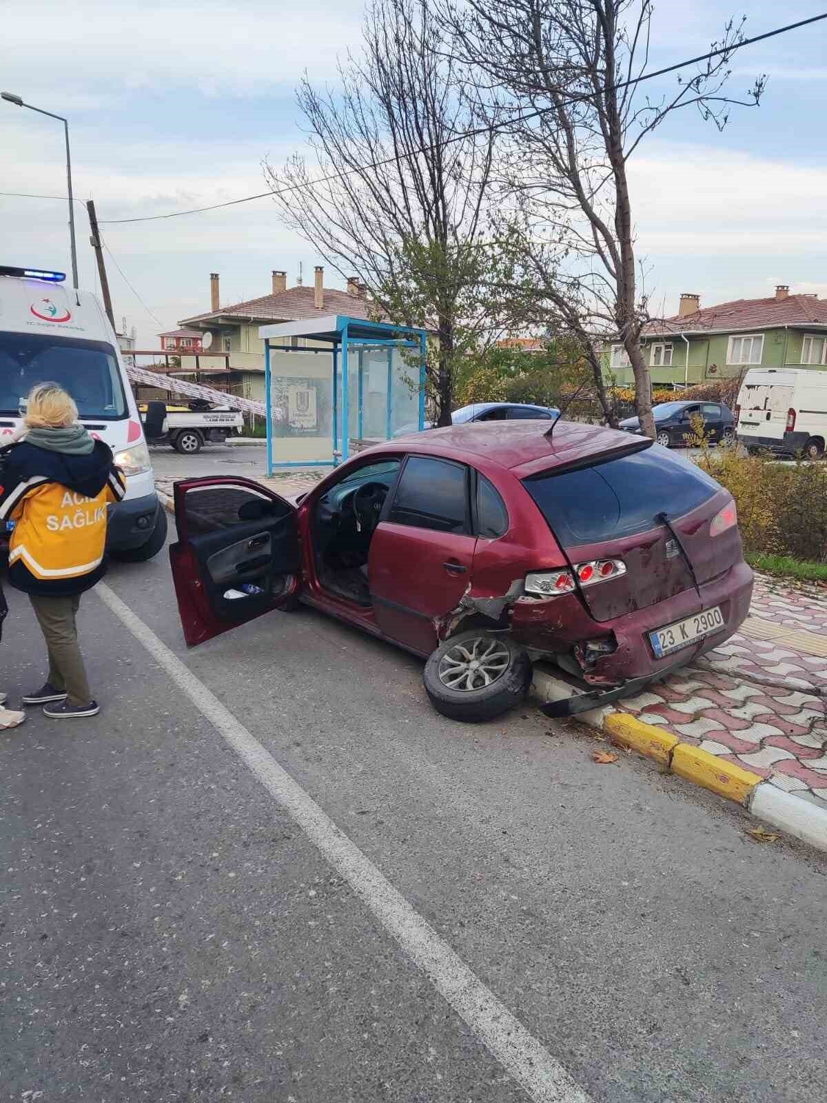 KIRKLARELİ’NİN PINARHİSAR İLÇESİNDE İKİ OTOMOBİLİN ÇARPIŞMASI ONUCU MEYDANA GELEN TRAFİK KAZASINDA...