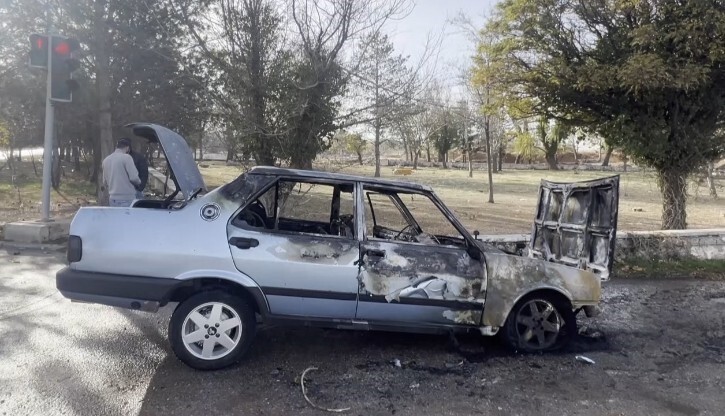 KIRŞEHİR'DE SABAH İŞ YERİNDEN EVİNE GİTMEK ÜZERE YOLA ÇIKAN BİR İŞÇİNİN OTOMOBİLİ, ANKARA–KAYSERİ...