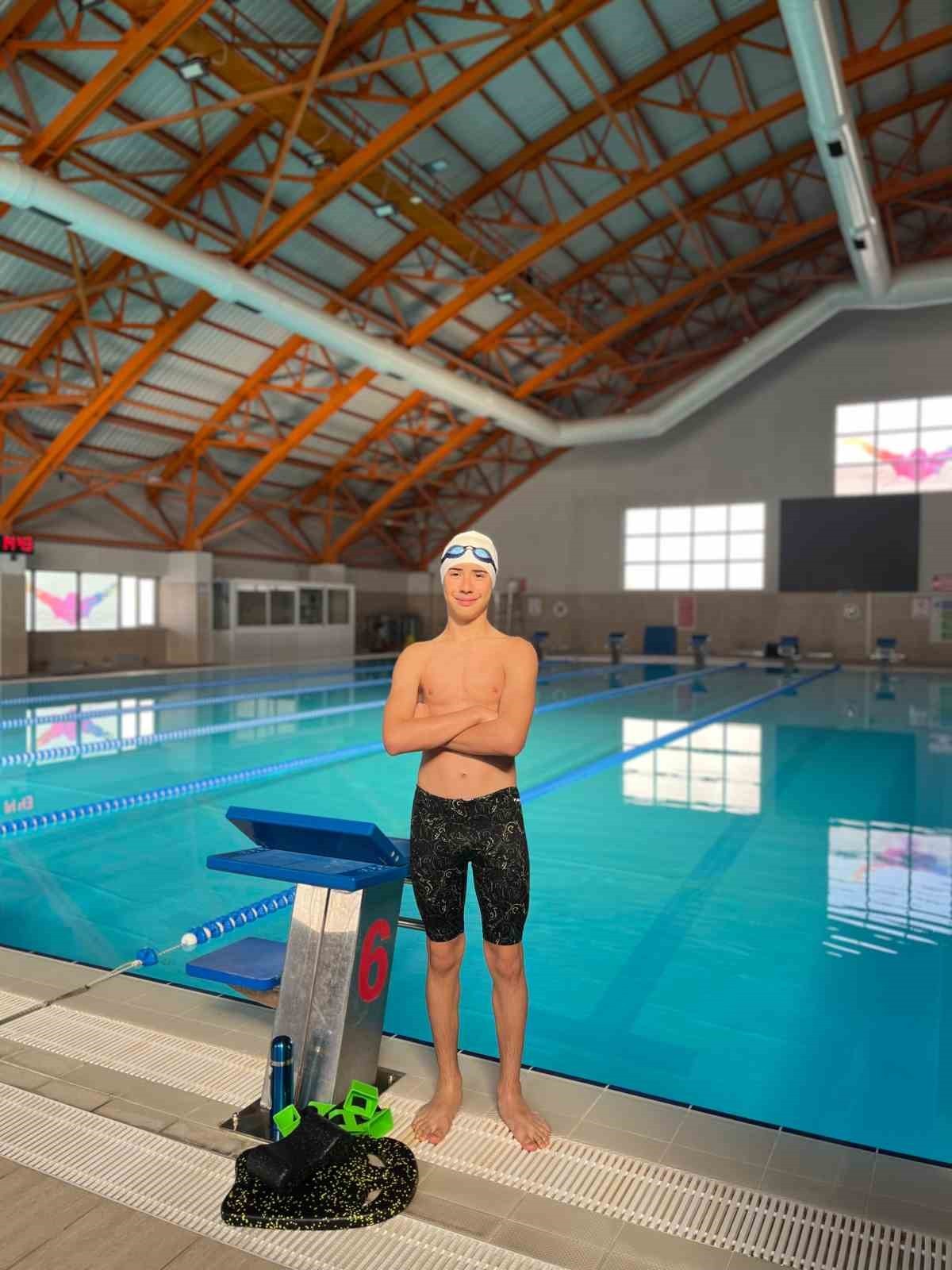 KIRŞEHİR GENÇLİK SPOR YÜZME KULÜBÜ SPORCUSU 12 YAŞINDAKİ KEREM DARAN, 50, 100 VE 200 METRE...