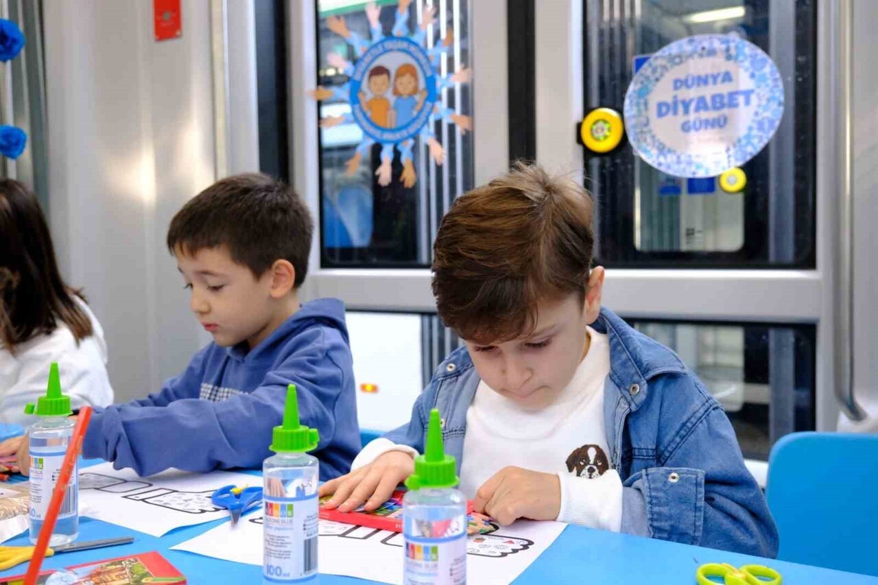 KOCAELİ'DE DÜNYA DİYABET GÜNÜ DOLAYISIYLA KOCAELİ ÜNİVERSİTESİ HASTANESİ'NDE TEDAVİ GÖREN ÇOCUKLAR...