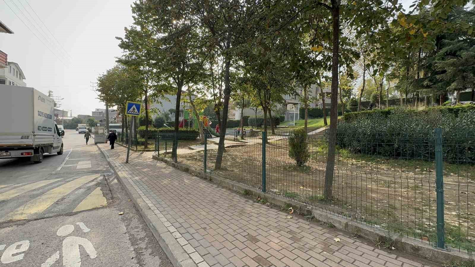 KOCAELİ'NİN GEBZE İLÇESİNDE BELEDİYEYE AİT ÇÖP KAMYONUNUN ÇARPTIĞI BELEDİYE İŞÇİSİ YAŞAMINI...