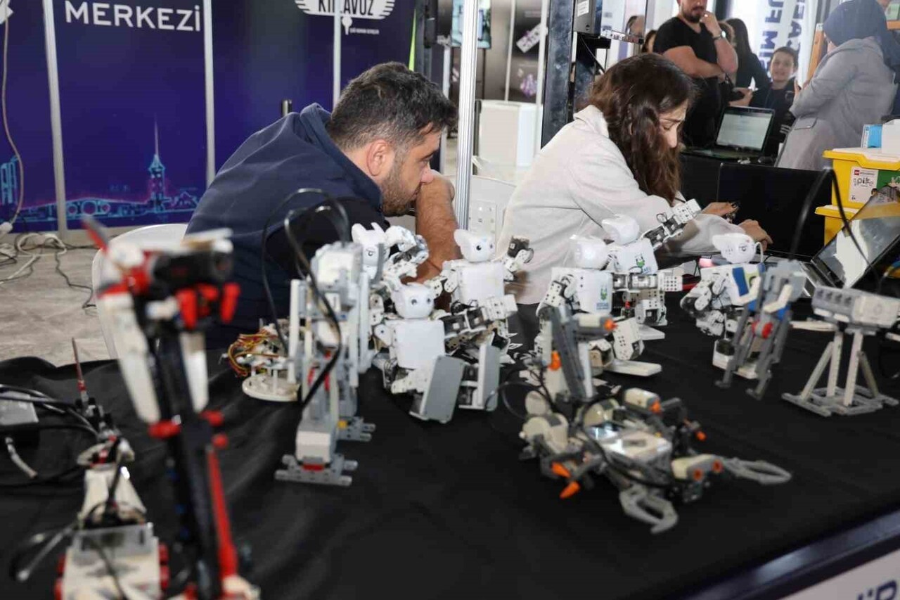 KOCAELİ’DE DÜZENLENEN BİLİŞİM FUARINDA TEKNOLOJİ MERAKLILARI İLE GİRİŞİMCİLER BULUŞTU; FİRMALAR EN...