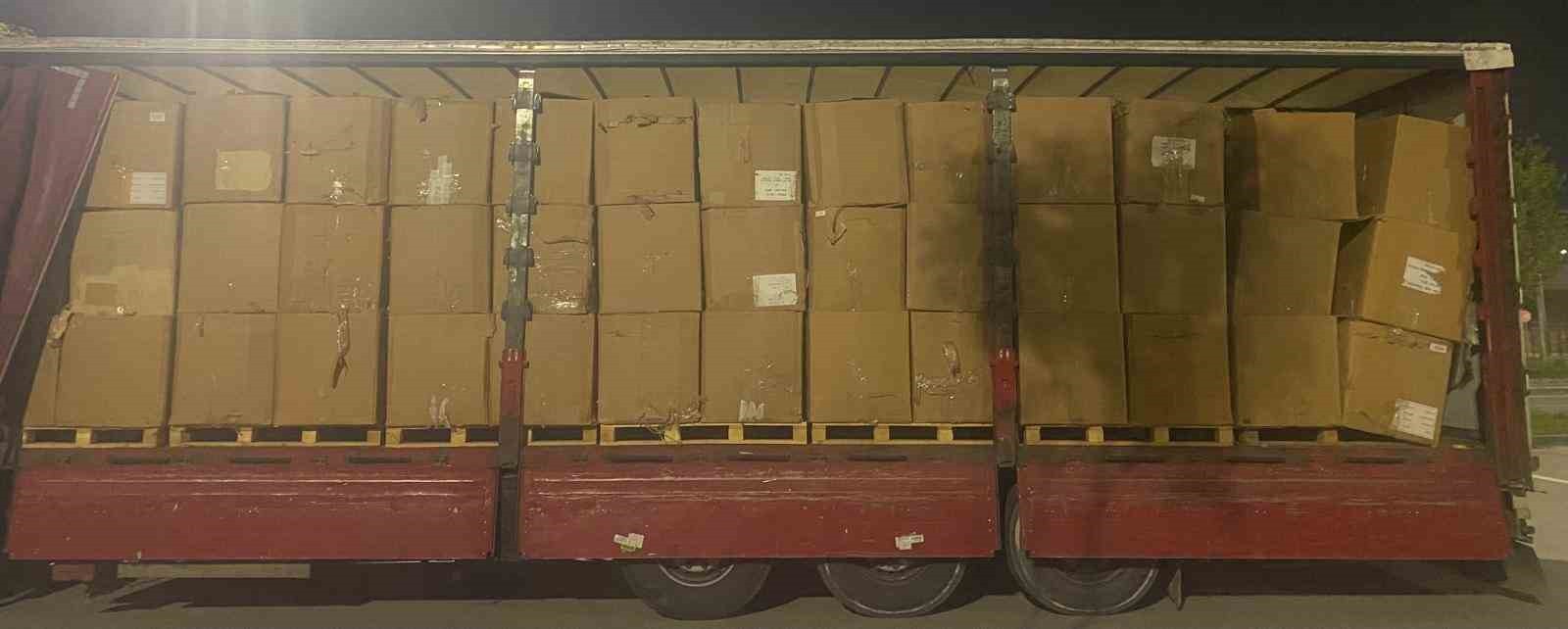 KOCAELİ İL EMNİYET MÜDÜRLÜĞÜ EKİPLERİ TARAFINDAN İZMİT’TE BİR TIRA DÜZENLENEN OPERASYONDA 19 TON...