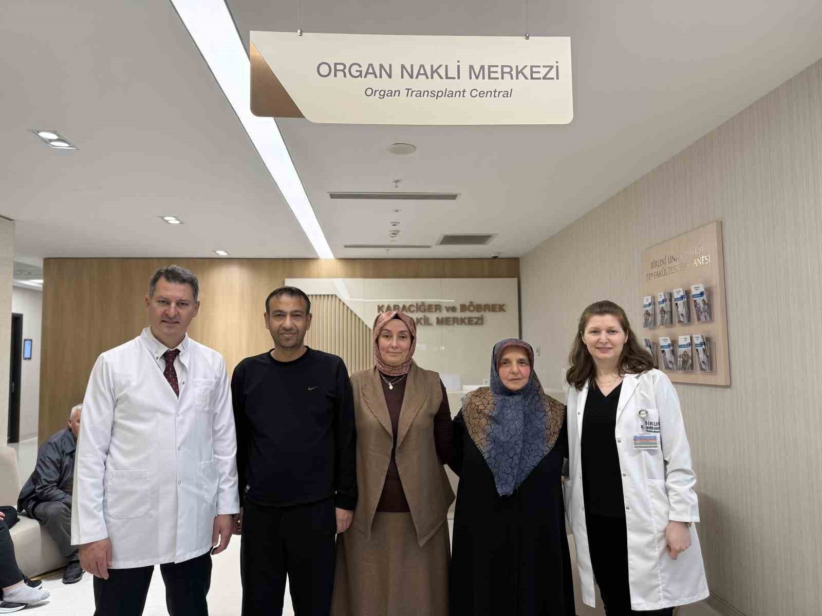 KOCAELİ’NDE YAŞAYAN 60 YAŞINDAKİ HANİFE BAYRAM, BÖBREK YETMEZLİĞİ HASTASI, 20 YILLIK DAMADI 44...