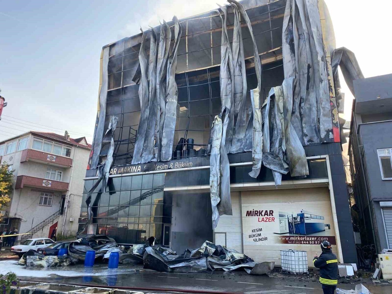 KOCAELİ’NİN DİLOVASI İLÇESİNDE 7 İŞÇİNİN YAŞAMINI YİTİRDİĞİ PARFÜM DOLUM TESİSİNİN TUTUKLU BULUNAN...