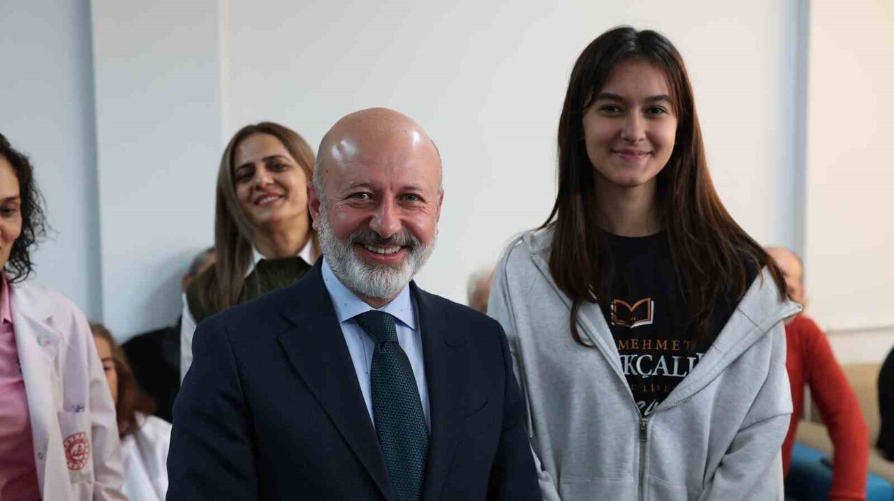 KOCASİNAN BELEDİYE BAŞKANI AHMET ÇOLAKBAYRAKDAR’IN, 2017 YILINDA 9 YAŞINDAKİ BERİL İLE BİRLİKTE...