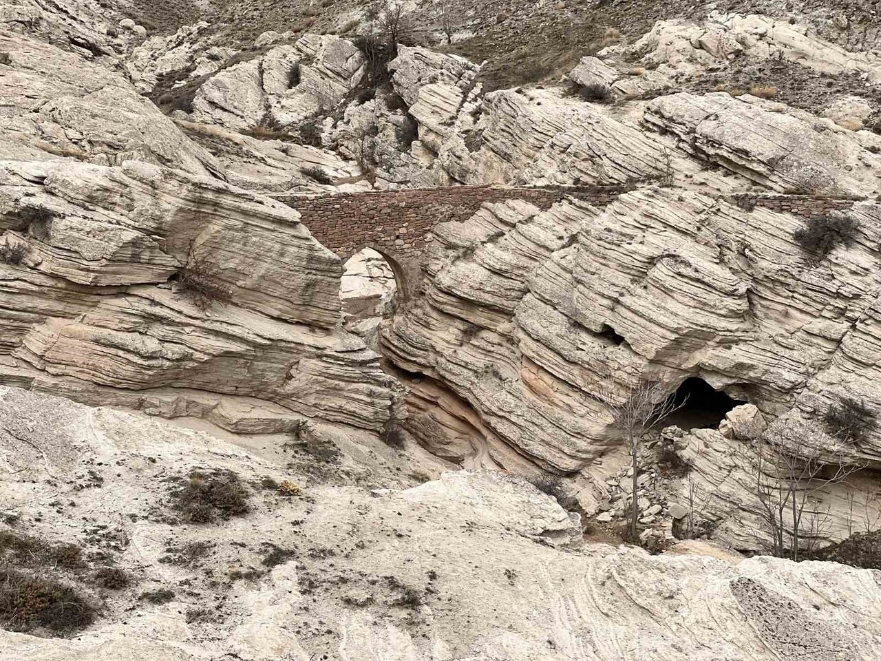 KONYA'DA, ÇOK SAYIDA MEDENİYETİN İZLERİNİ TAŞIYAN SİLLE MAHALLESİNDE SU KEMERİ OLARAK YAPILDIKTAN...