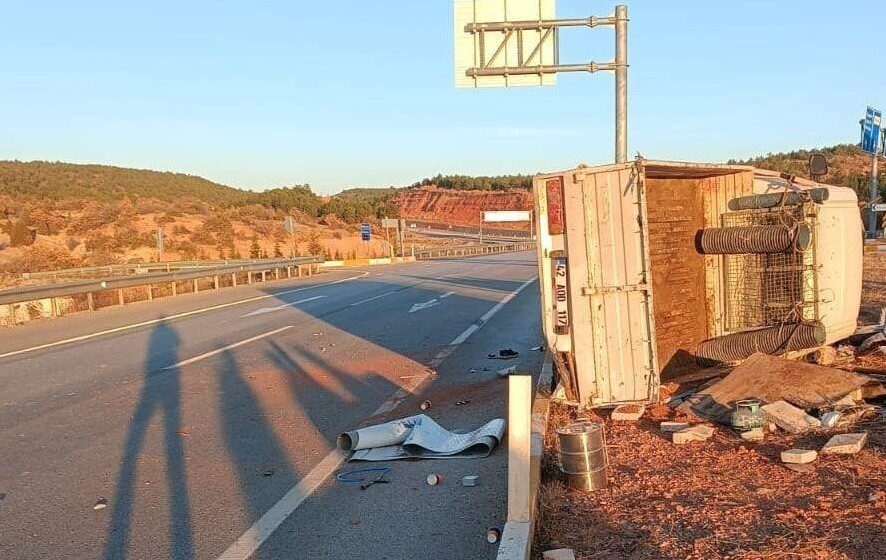 KONYA’DA KAVŞAKTA DÖNÜŞ YAPMAK İSTEYEN KAMYONETE, KAMYONUN ARKADAN ÇARPMASI SONUCU MEYDANA GELEN...